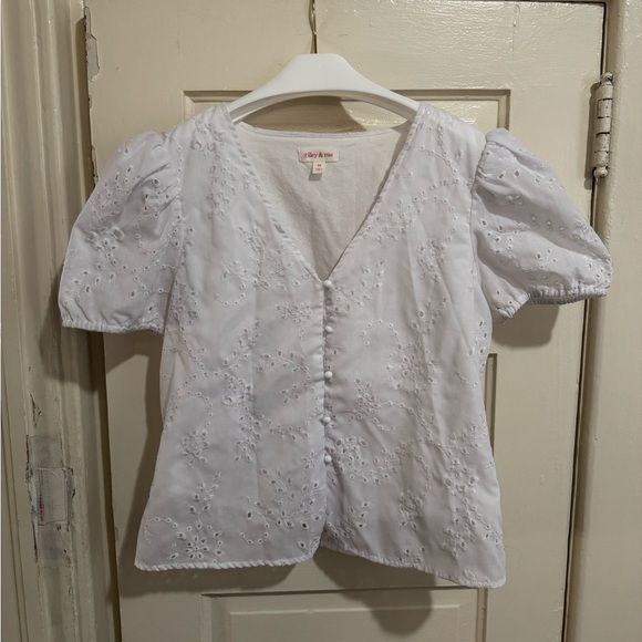 White Button-Up Blouse - Picture 4 of 5